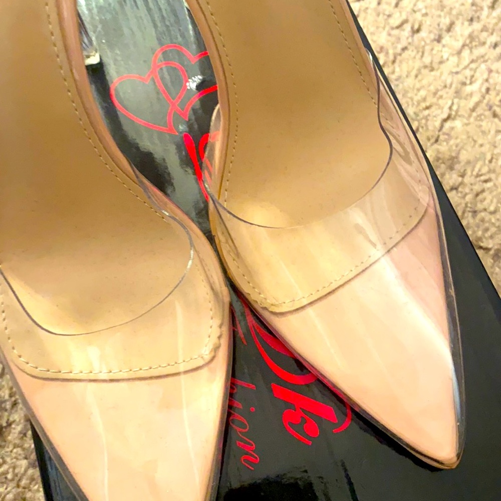 nude heels in women’s size 7